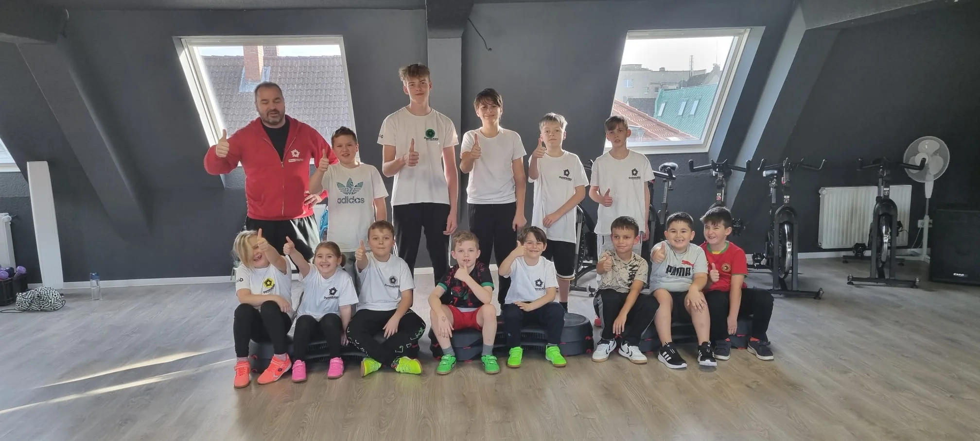 Eine DynamicKIDS-Gruppe nach dem Training an einem weiteren Standort